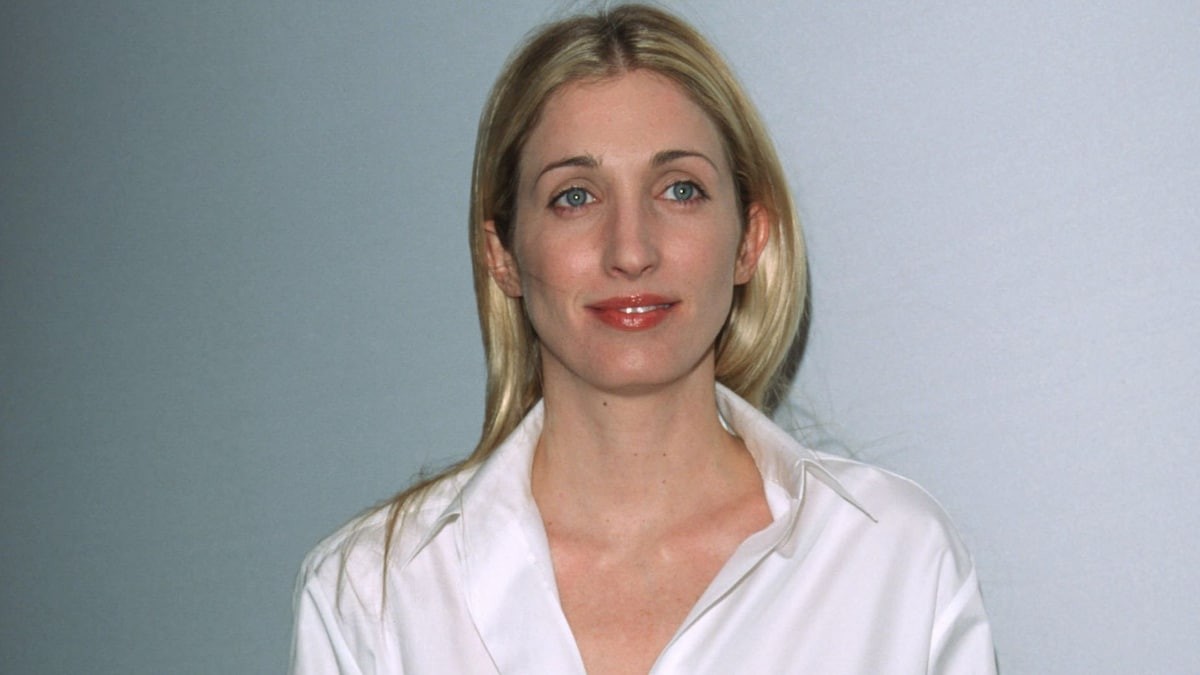 Adiós al vaquero clásico: el pantalón barrel arrasa en primavera 2026 y te enseña cómo llevarlo