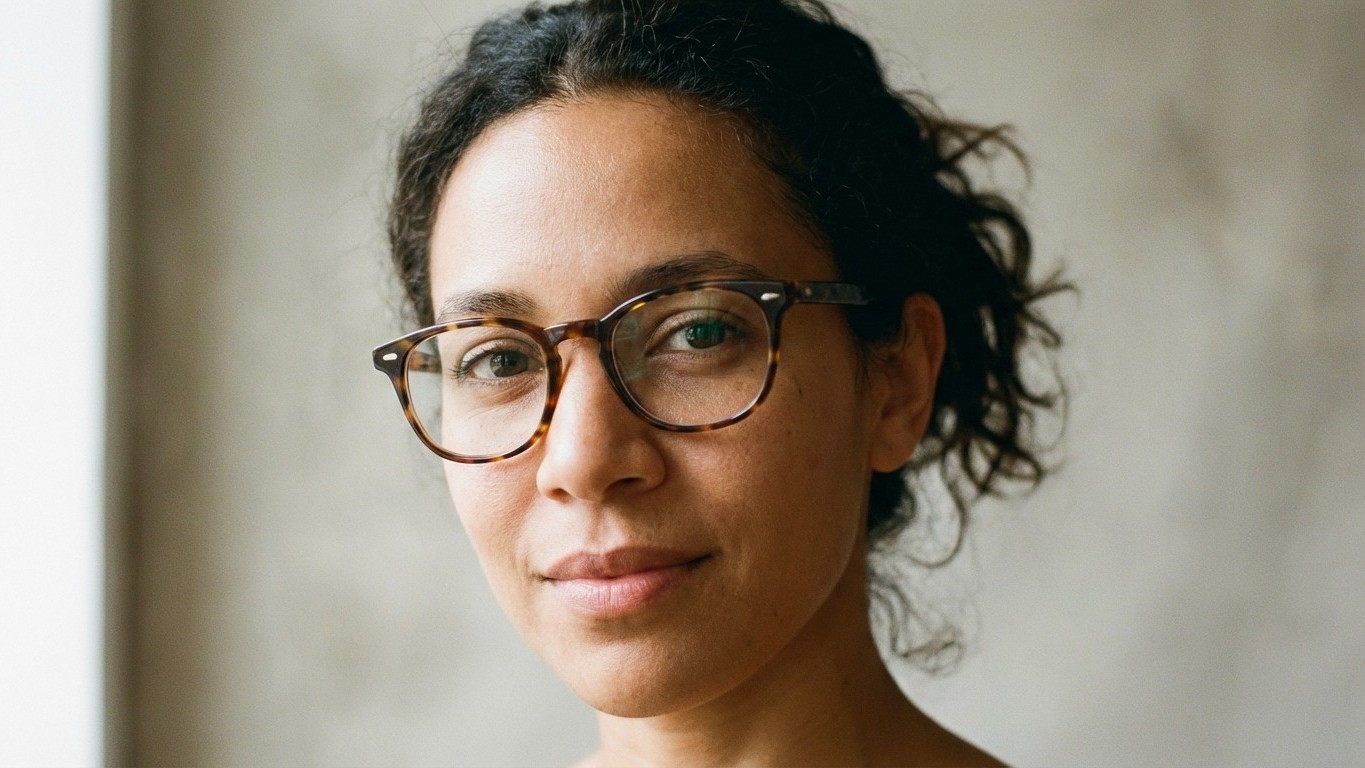 La regla secreta de los ópticos: cómo elegir gafas que realmente te favorezcan según tu forma de rostro