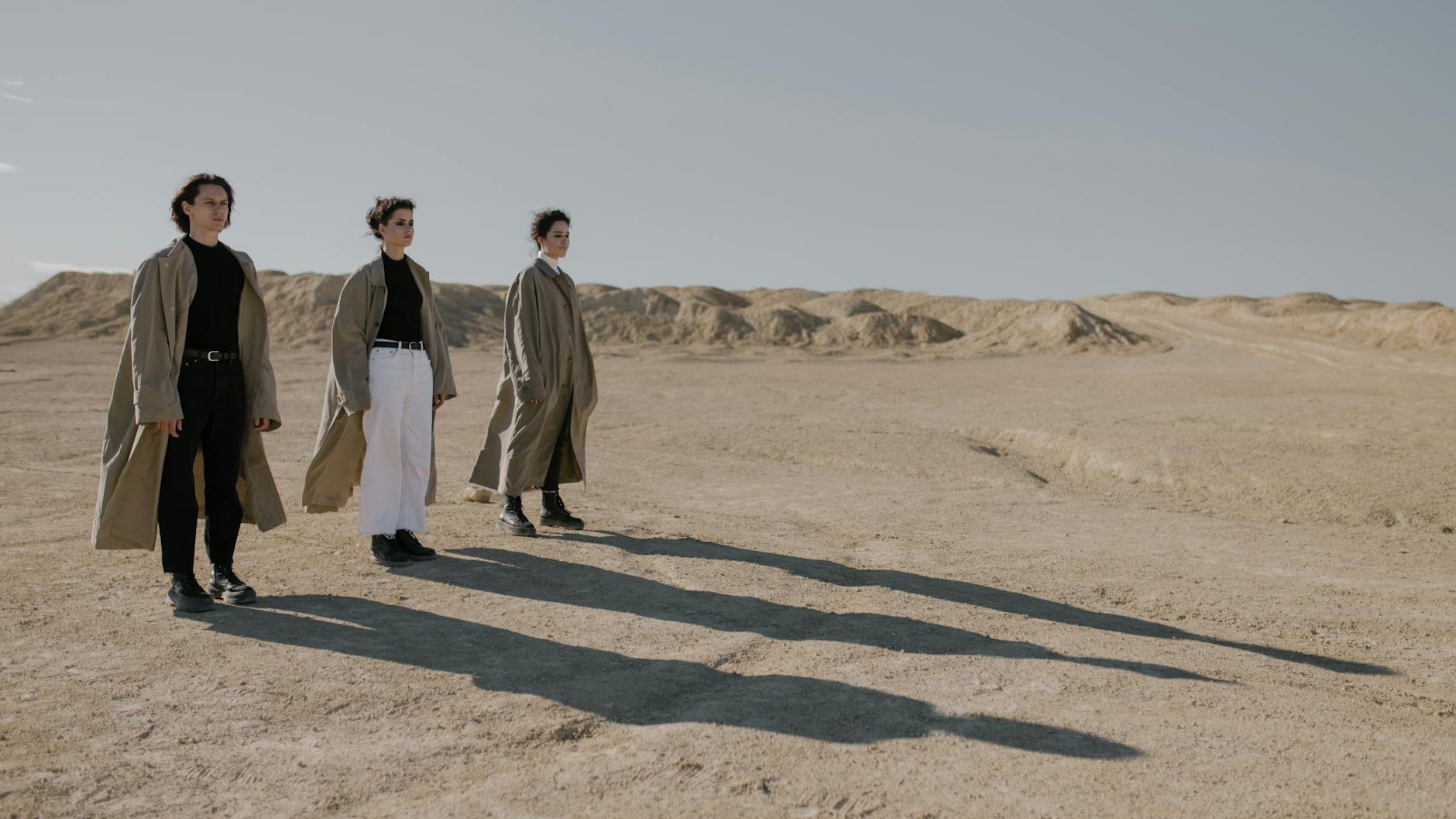 «Pagué 200 € por un trench que se deshizo en dos meses»: los cinco detalles que nunca revisé antes de comprarlo