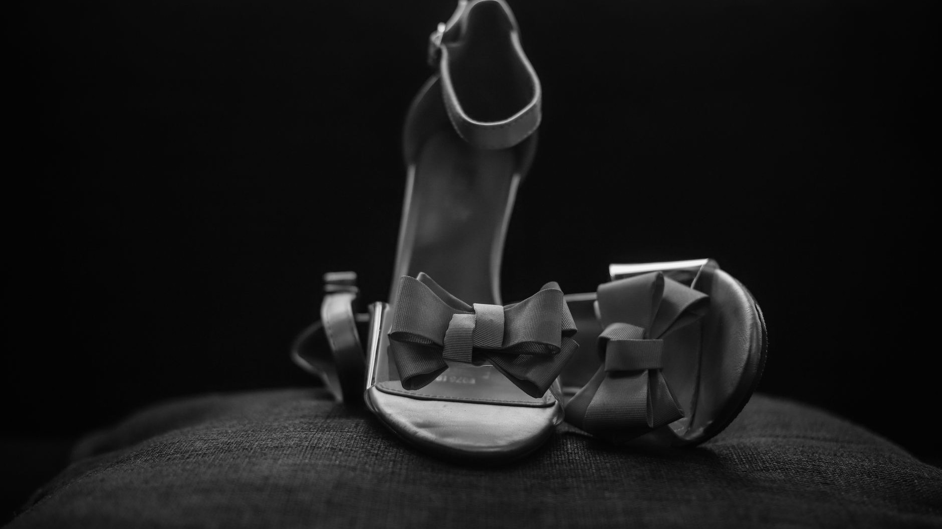 Adiós sneakers blancas: las sandalias de cuero conquistaron la oficina en 2026