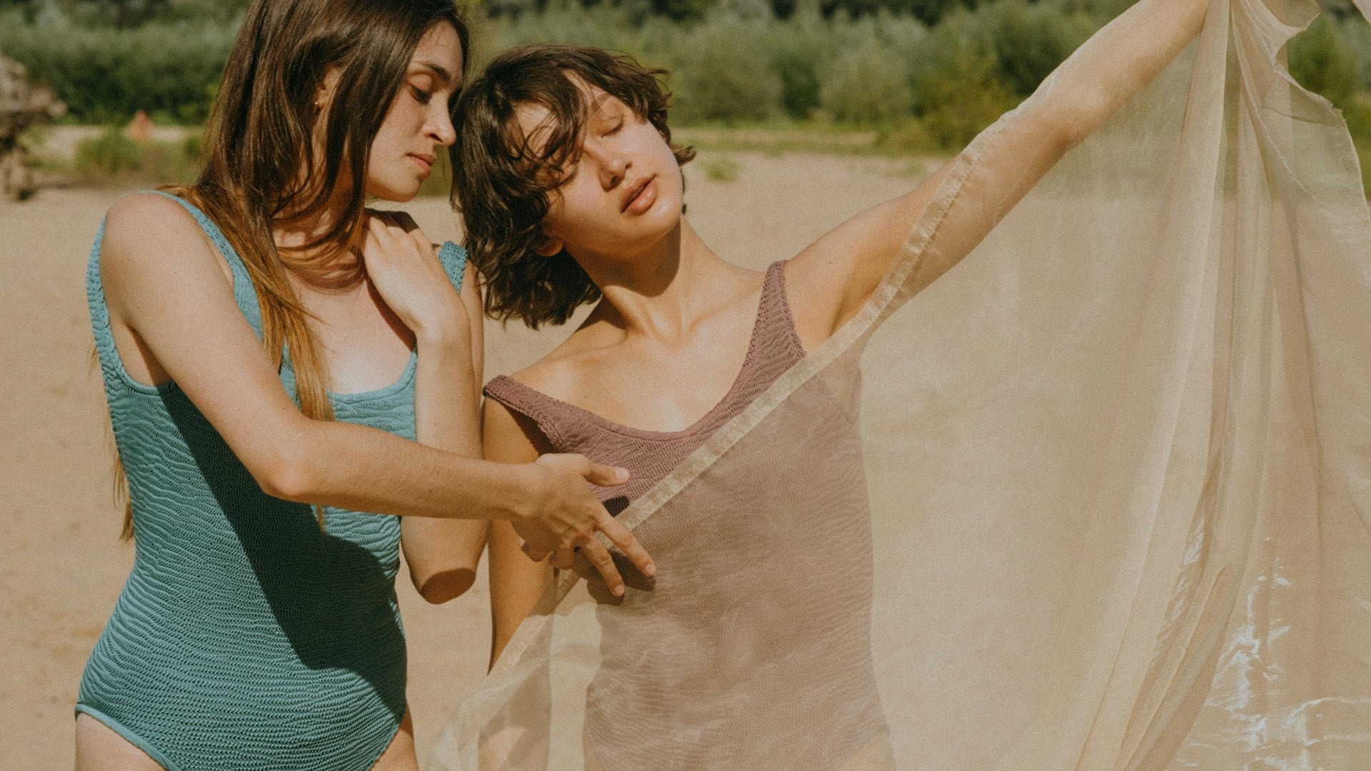 « Pensaba que era solo un detalle de moda »: por qué todas las italianas llevan bolsos de rafia a la playa este verano