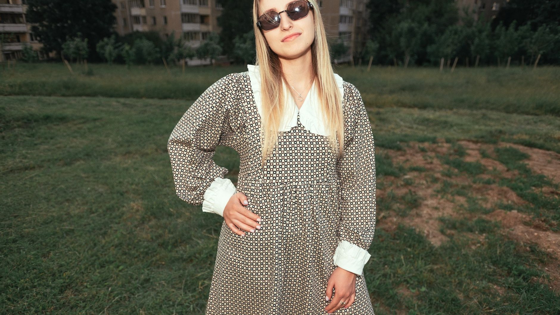 Me puse un vestido babydoll solo porque estaba de moda: desde entonces mi silueta parece más alargada, pero descubrí el er...